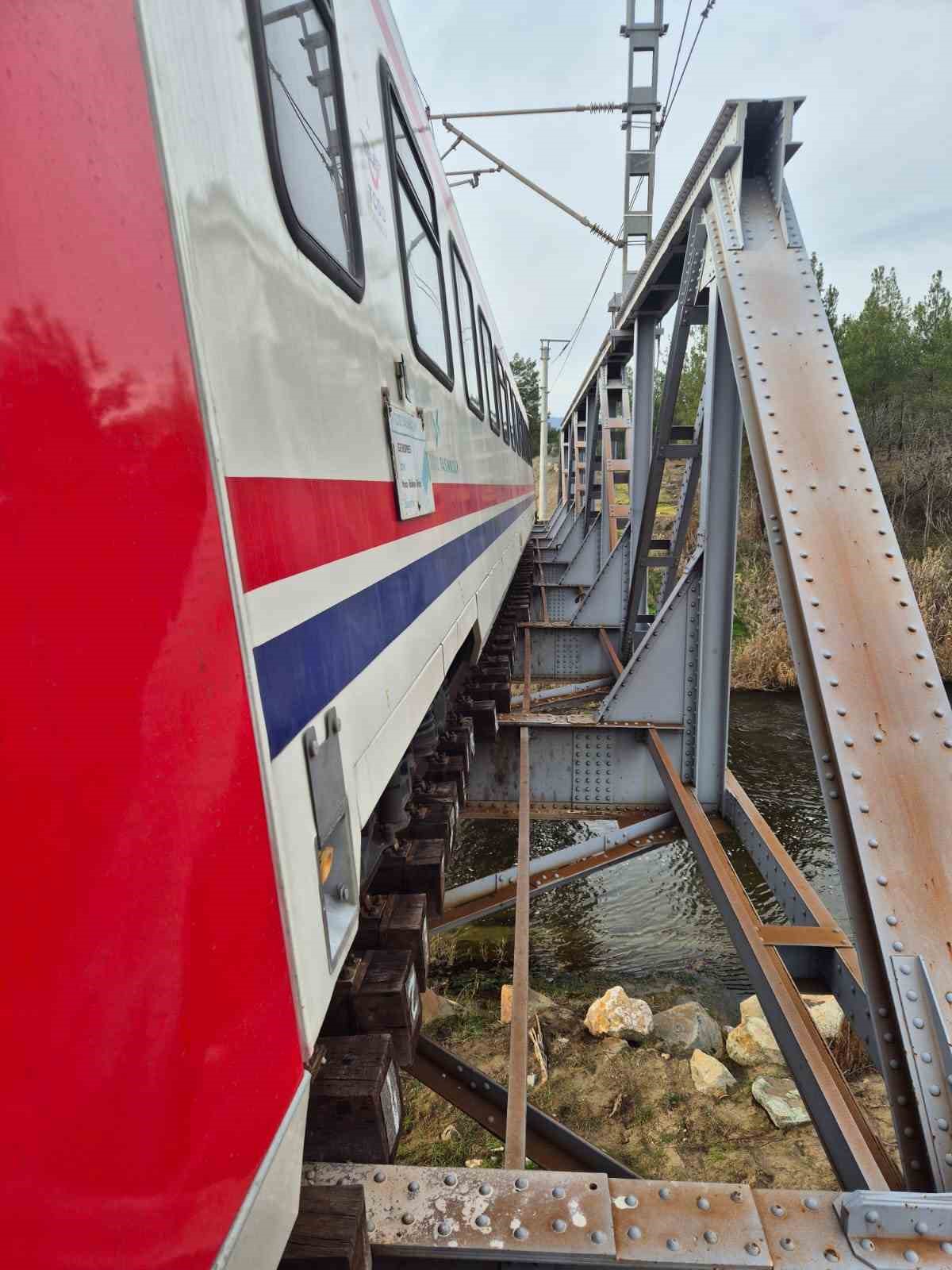 trenin gectigi koprude hayatini kaybetti 2 smDHU149