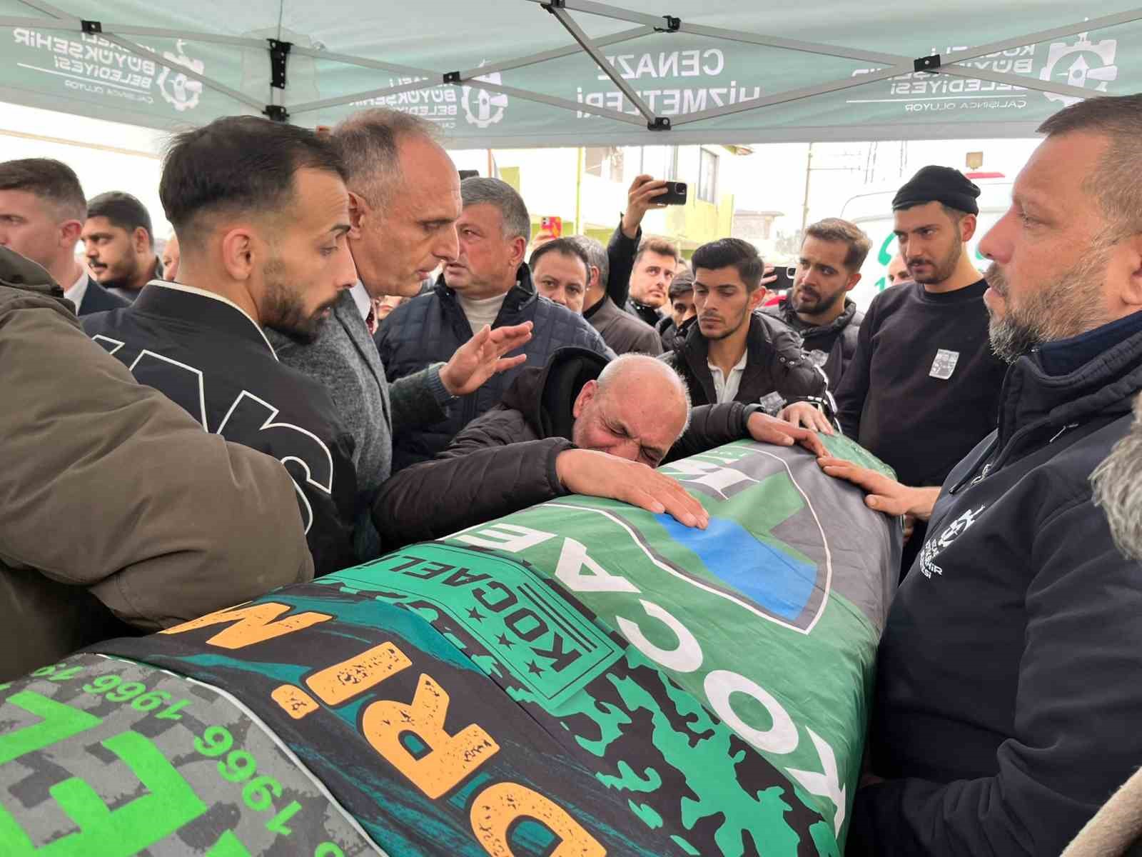 Tribünden düşerek ölen taraftarın babasından yürek yakan feryat 9 tribunden duserek olen taraftarin babasindan yurek yakan feryat 5 gXS5d5cE