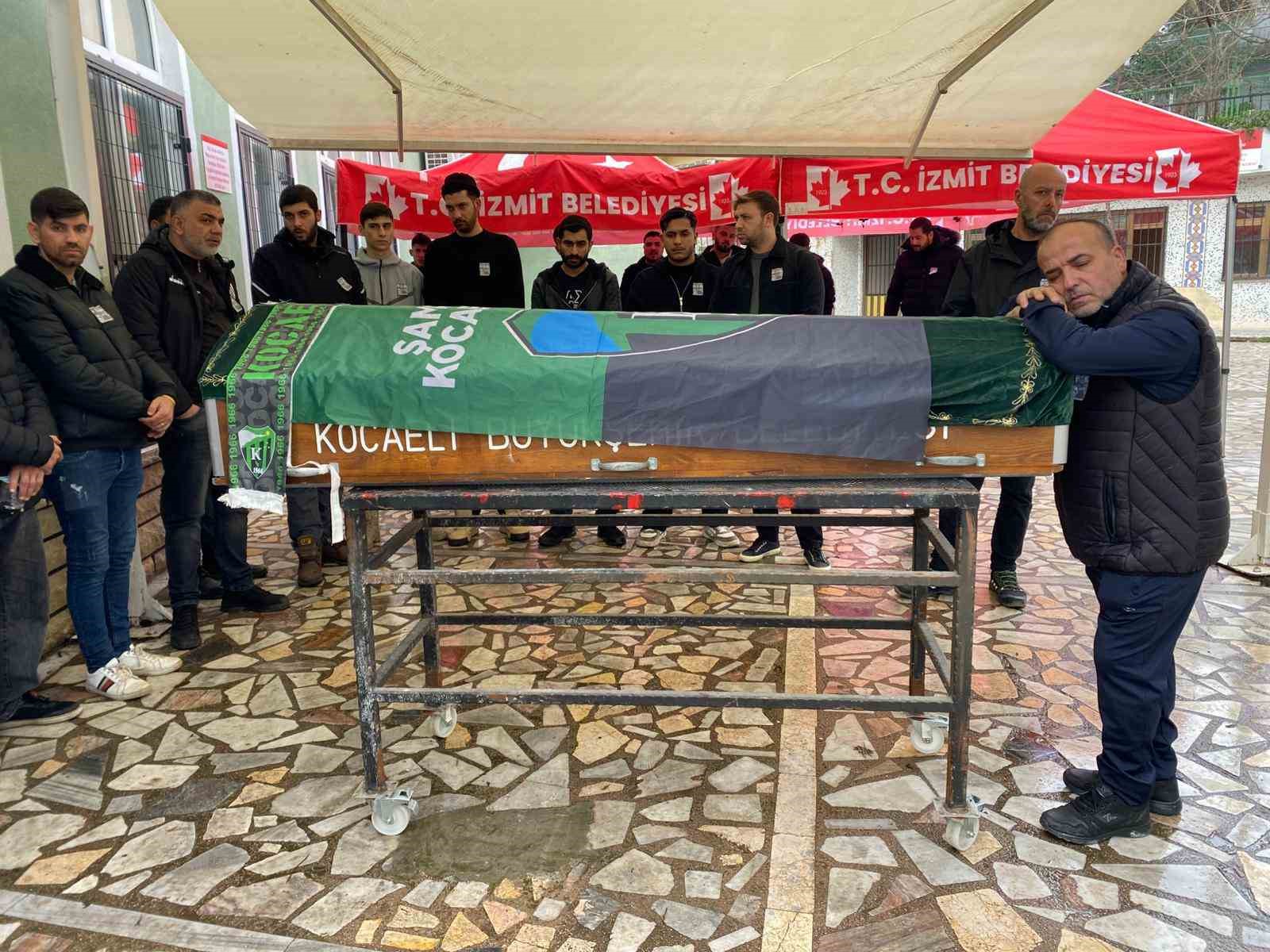 Tribünden düşerek ölen taraftarın babasından yürek yakan feryat 10 tribunden duserek olen taraftarin babasindan yurek yakan feryat 6 q8YZ58cQ
