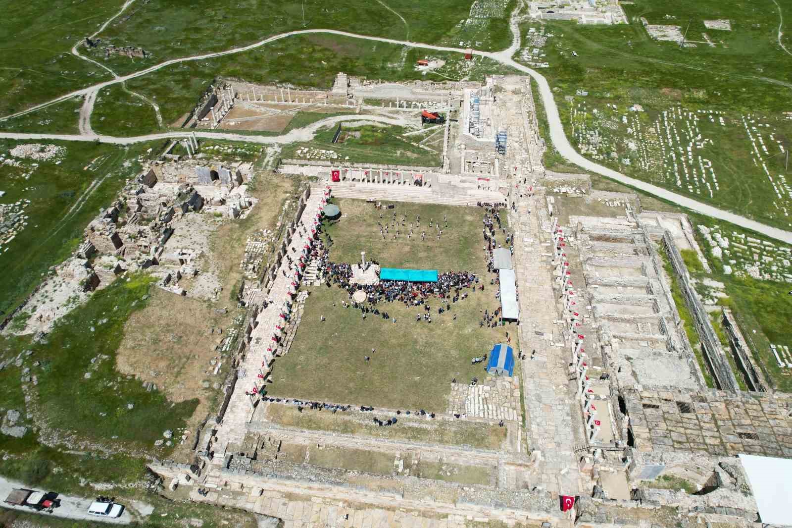 tripolis antik kenti cocuklarin bayramina ev sahipligi yapti 1