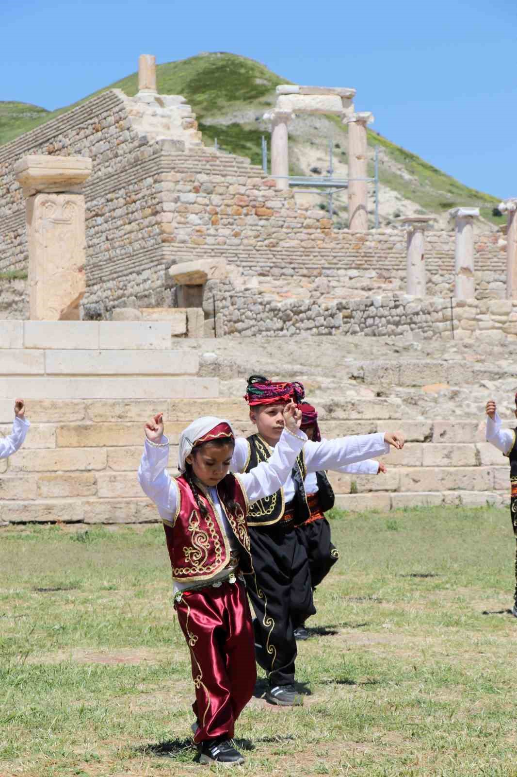 tripolis antik kenti cocuklarin bayramina ev sahipligi yapti 10 89A5pNQu