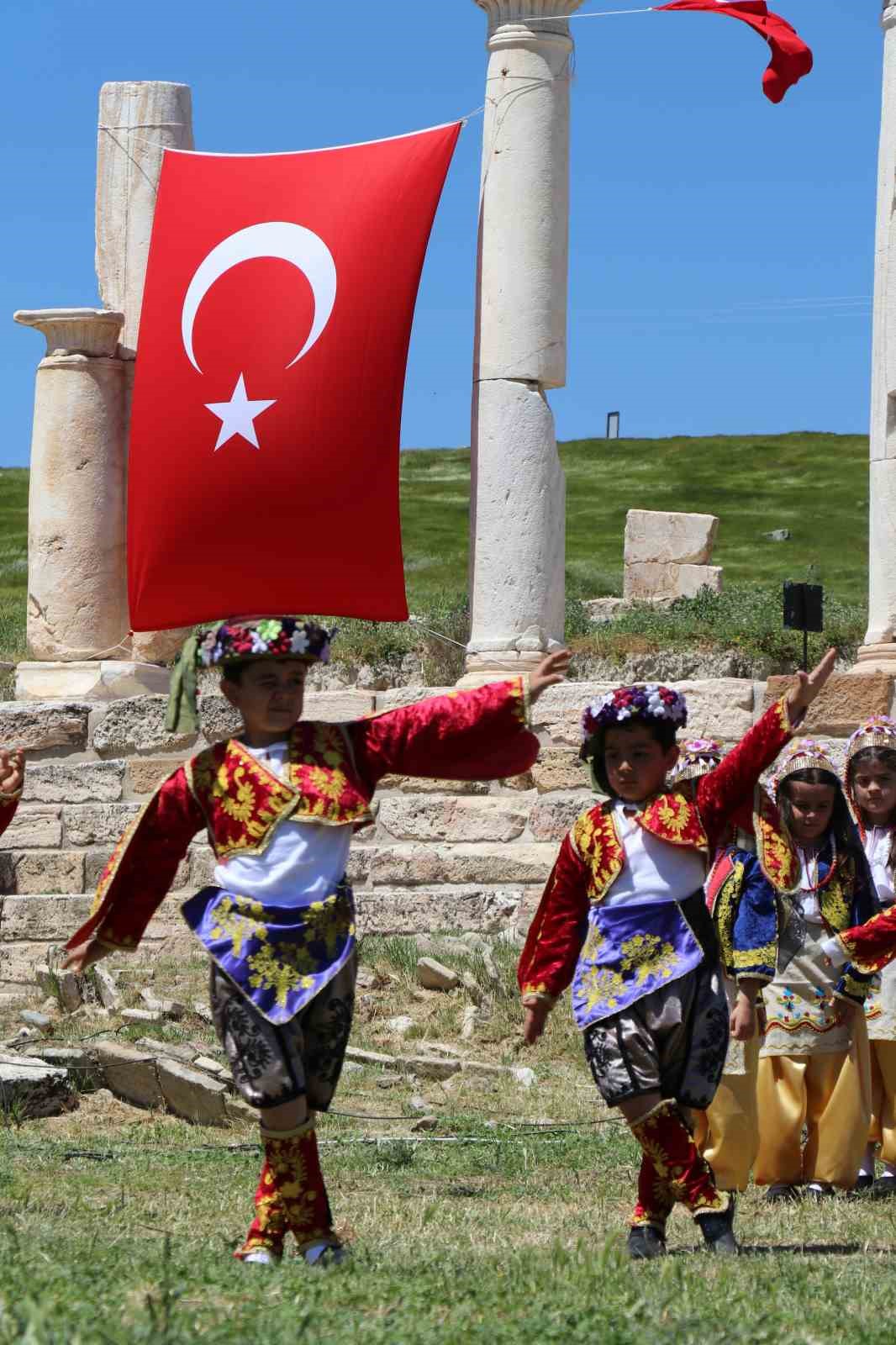 tripolis antik kenti cocuklarin bayramina ev sahipligi yapti 12 TZ7X1pPC