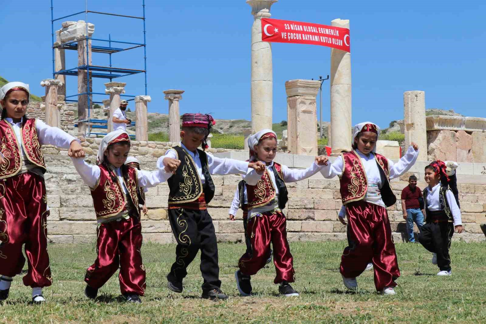 tripolis antik kenti cocuklarin bayramina ev sahipligi yapti 6 9fWFwMip