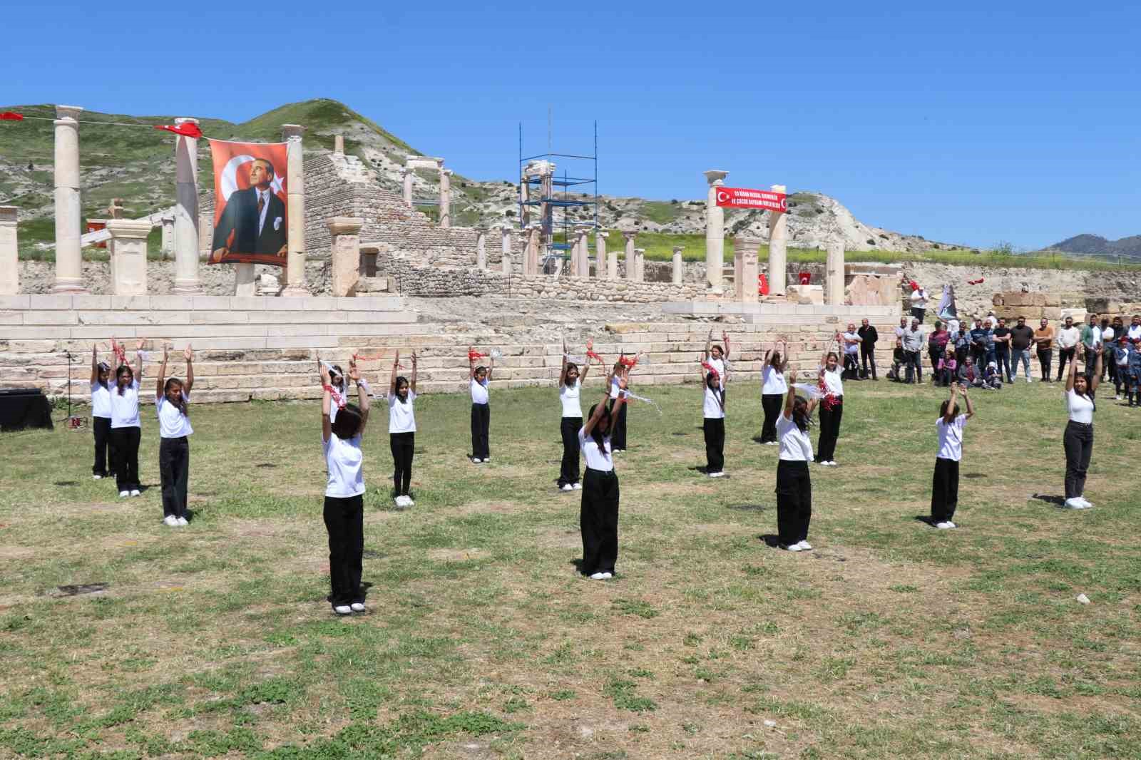tripolis antik kenti cocuklarin bayramina ev sahipligi yapti 7 JcadI3NM