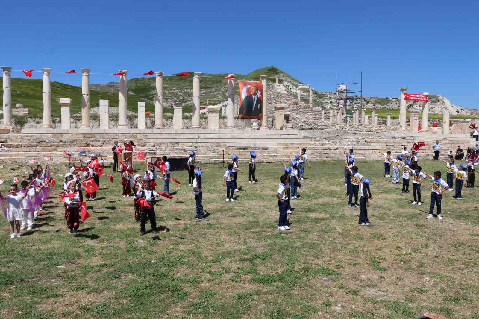 tripolis antik kenti cocuklarin bayramina ev sahipligi yapti 8 MUYGiVpY