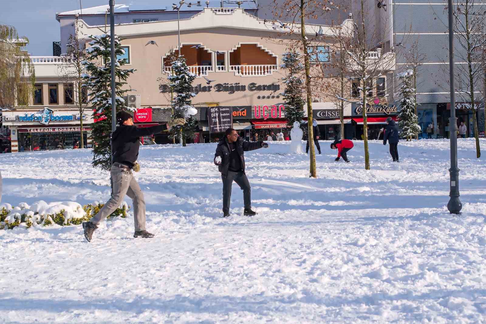 tropikal misafirler kar yagisini gorunce mest oldu 1 t9k2lXpK
