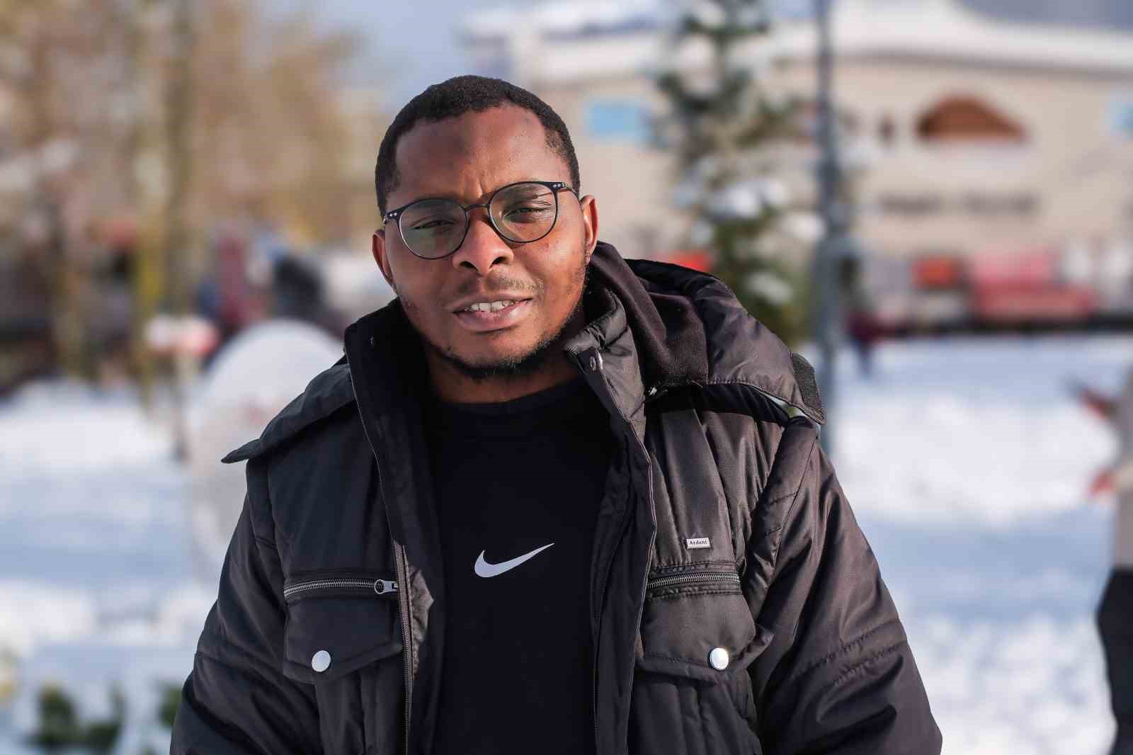 tropikal misafirler kar yagisini gorunce mest oldu 5 fXOZuIv1