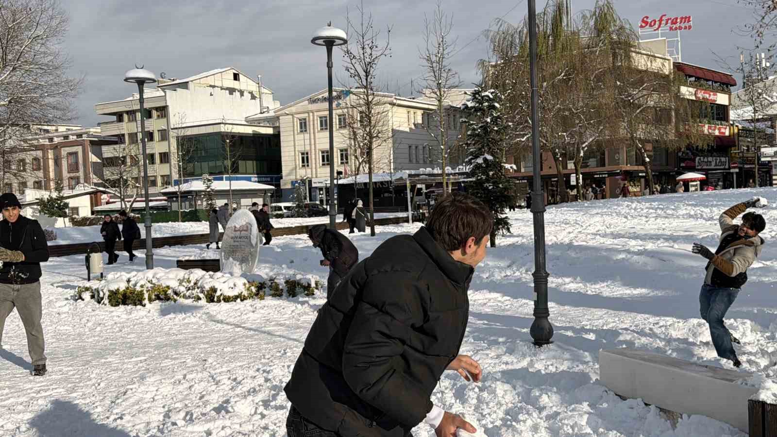 tropikal misafirler kar yagisini gorunce mest oldu 6 ljD1CXSS