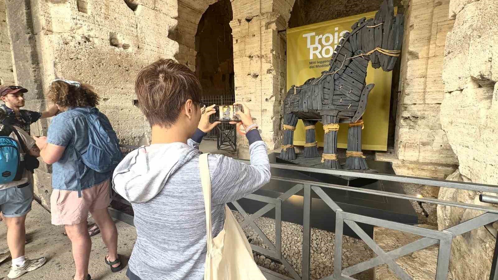 "Troya Sergisi" 221 eserle Roma’da 9 troya sergisi 221 eserle romada 5 aXaid5pG