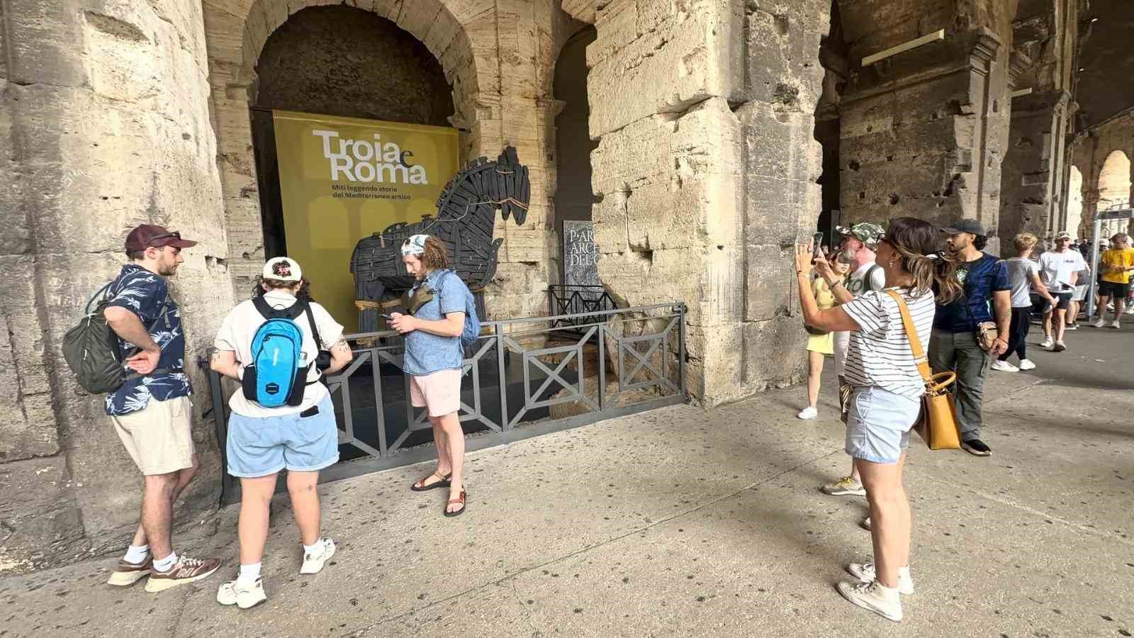 "Troya Sergisi" 221 eserle Roma’da 10 troya sergisi 221 eserle romada 6 PUDSJtUm
