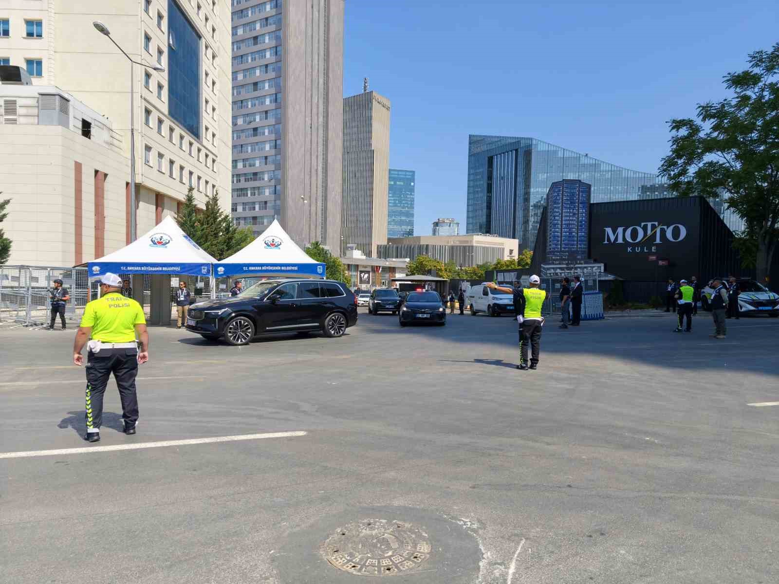 trump canavar ile otelden ayrildi 0 vH5AkpqH