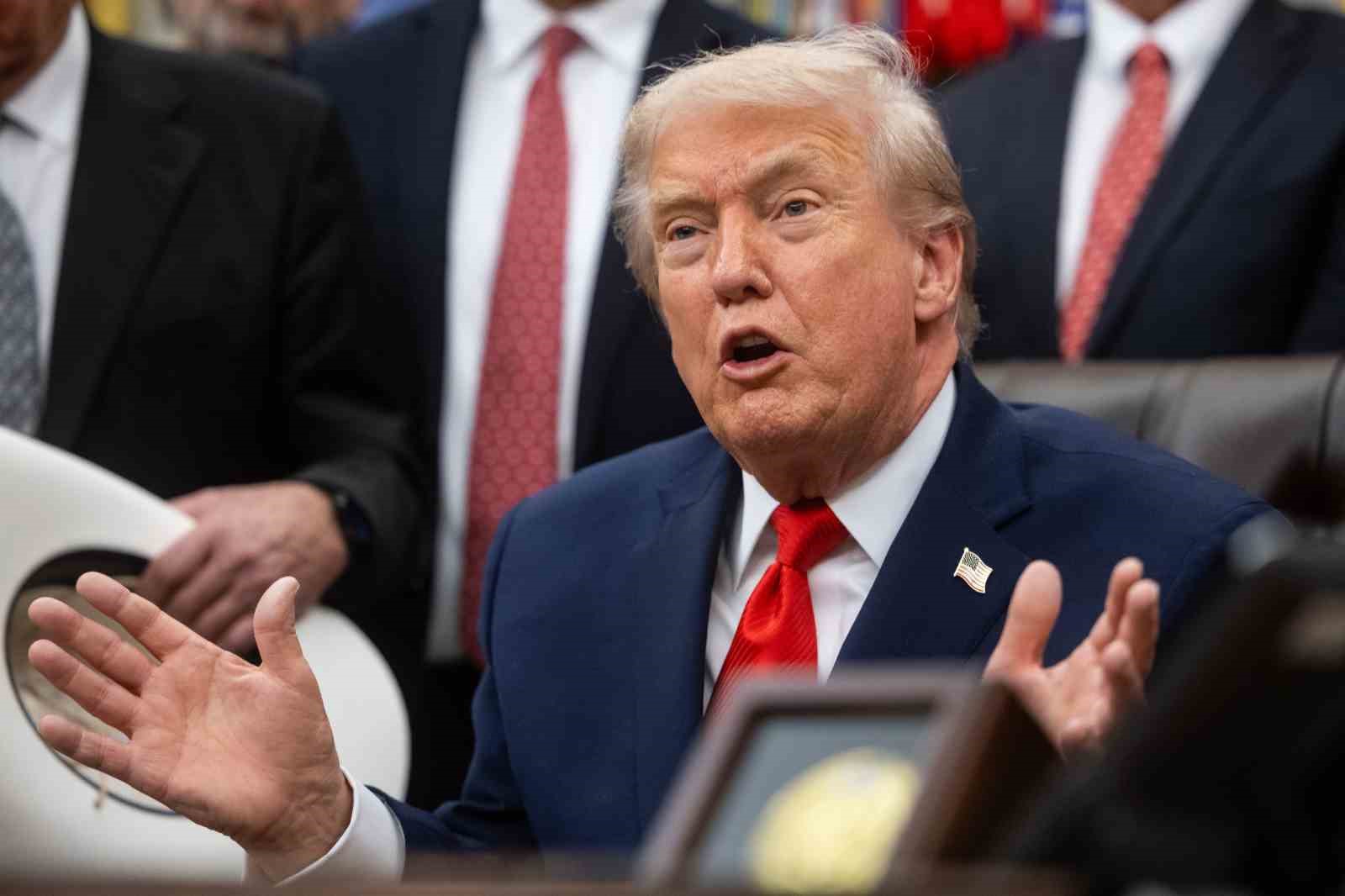 Trump: "(Epstein) Yüzlerce insanla fotoğrafı var, onun hakkında hiçbir şey bilmiyorum" 5 trump epstein yuzlerce insanla fotografi var onun hakkinda hicbir sey bilmiyorum 1 Mnq1JsZB