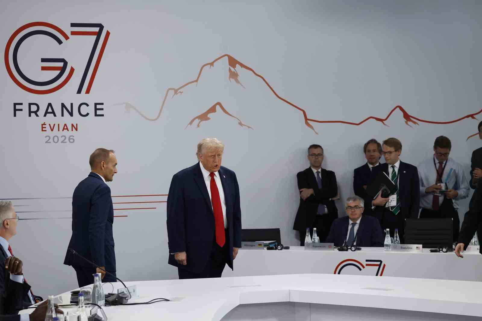 trump g7 zirvesinin son gununde toplantiya gec kaldi 1 cgKQZ1VX