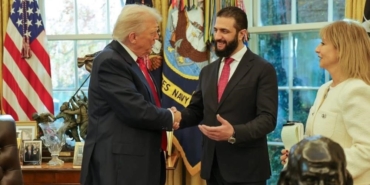 trump-ile-suriye-devlet-baskani-es-sara-arasinda-esprili-sohbet-vUWmHkRc.jpg