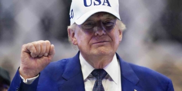 trump-petrol-yuklu-gemiler-hurmuz-bogazindan-gecmeye-basladi-XJneu7BR.jpg