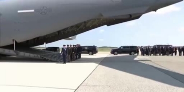 trump-urdun-ve-irakta-olen-abd-askerlerinin-cenazelerini-karsiladi-jW1IIWmr.jpg