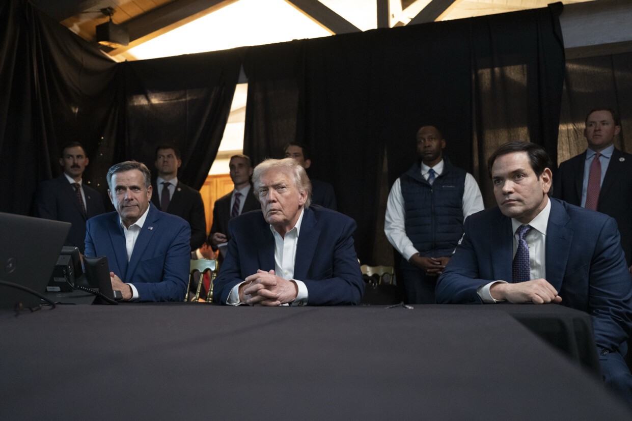 Trump, Venezuela’ya yönelik saldırıları izlediği anların fotoğrafını paylaştı 13 trump venezuelaya yonelik saldirilari izledigi anlarin fotografini paylasti 9