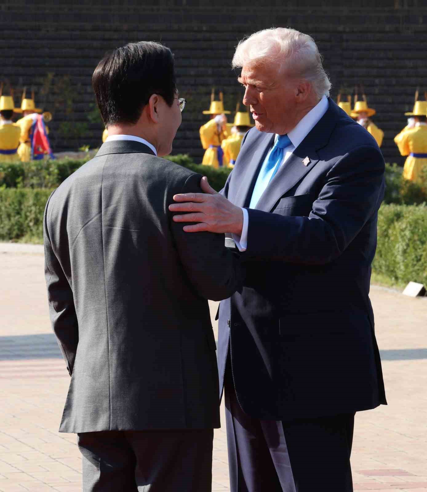 Trump’a Güney Kore’de en yüksek devlet onuru "Mugunghwa Büyük Nişanı" verildi 20 trumpa guney korede en yuksek devlet onuru mugunghwa buyuk nisani verildi 16 sDY2vnP3