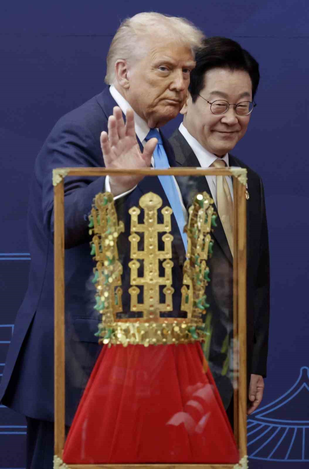 Trump’a Güney Kore’de en yüksek devlet onuru "Mugunghwa Büyük Nişanı" verildi 21 trumpa guney korede en yuksek devlet onuru mugunghwa buyuk nisani verildi 17 Tz21T3eR