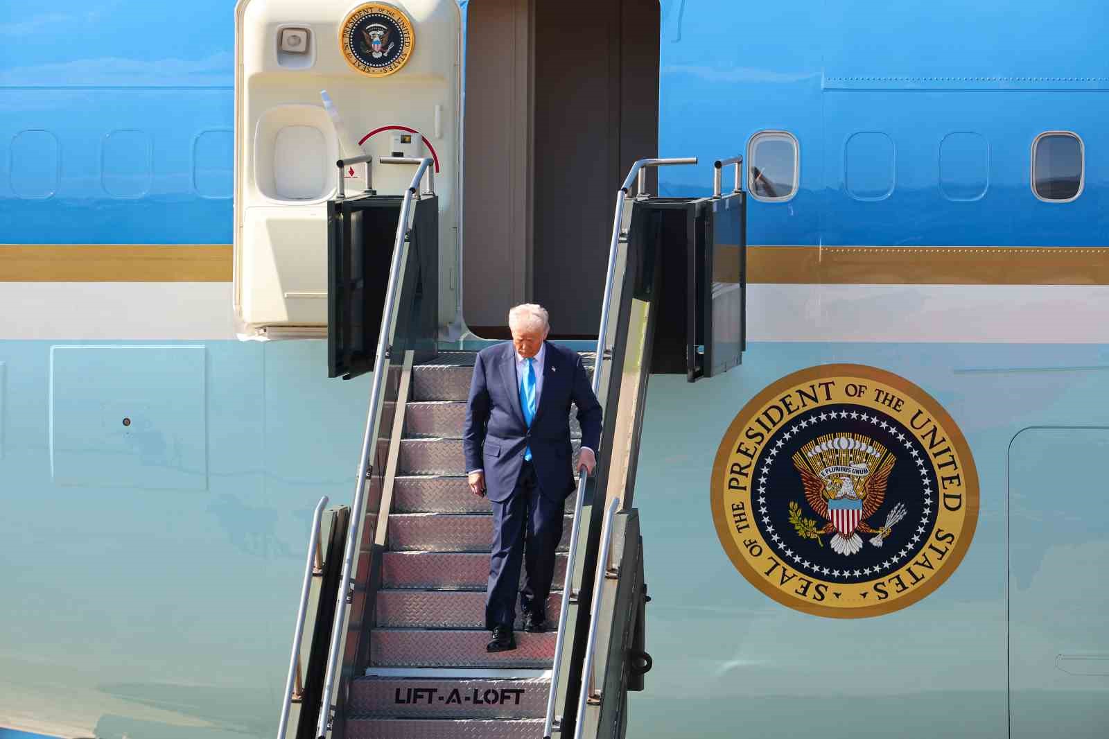 Trump’a Güney Kore’de en yüksek devlet onuru "Mugunghwa Büyük Nişanı" verildi 7 trumpa guney korede en yuksek devlet onuru mugunghwa buyuk nisani verildi 3 MOOmSNbW