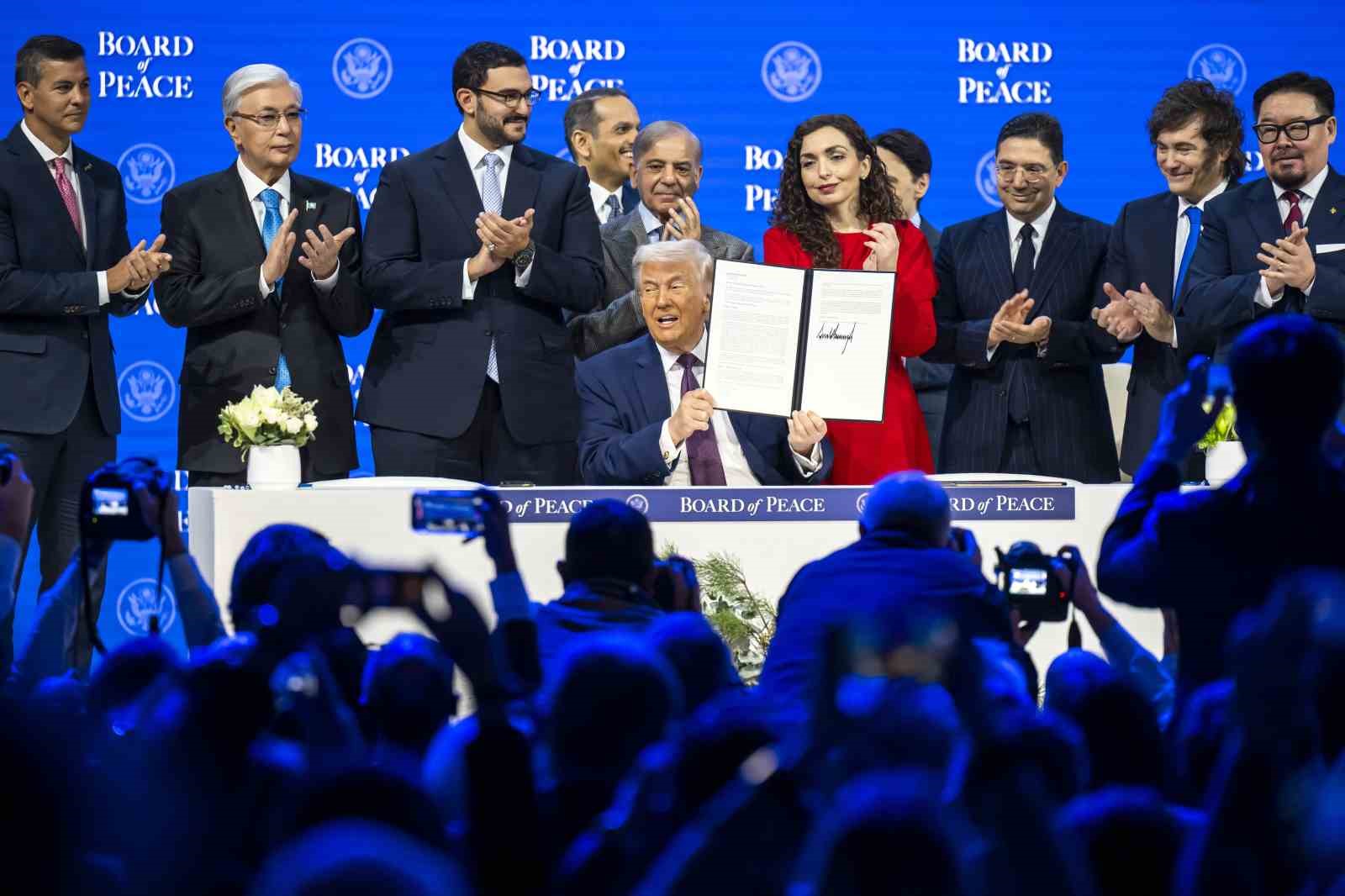 trumpin kurdugu baris kurulunun kurulus sozlesmesi davosta imzalandi 0 qerH3UAK