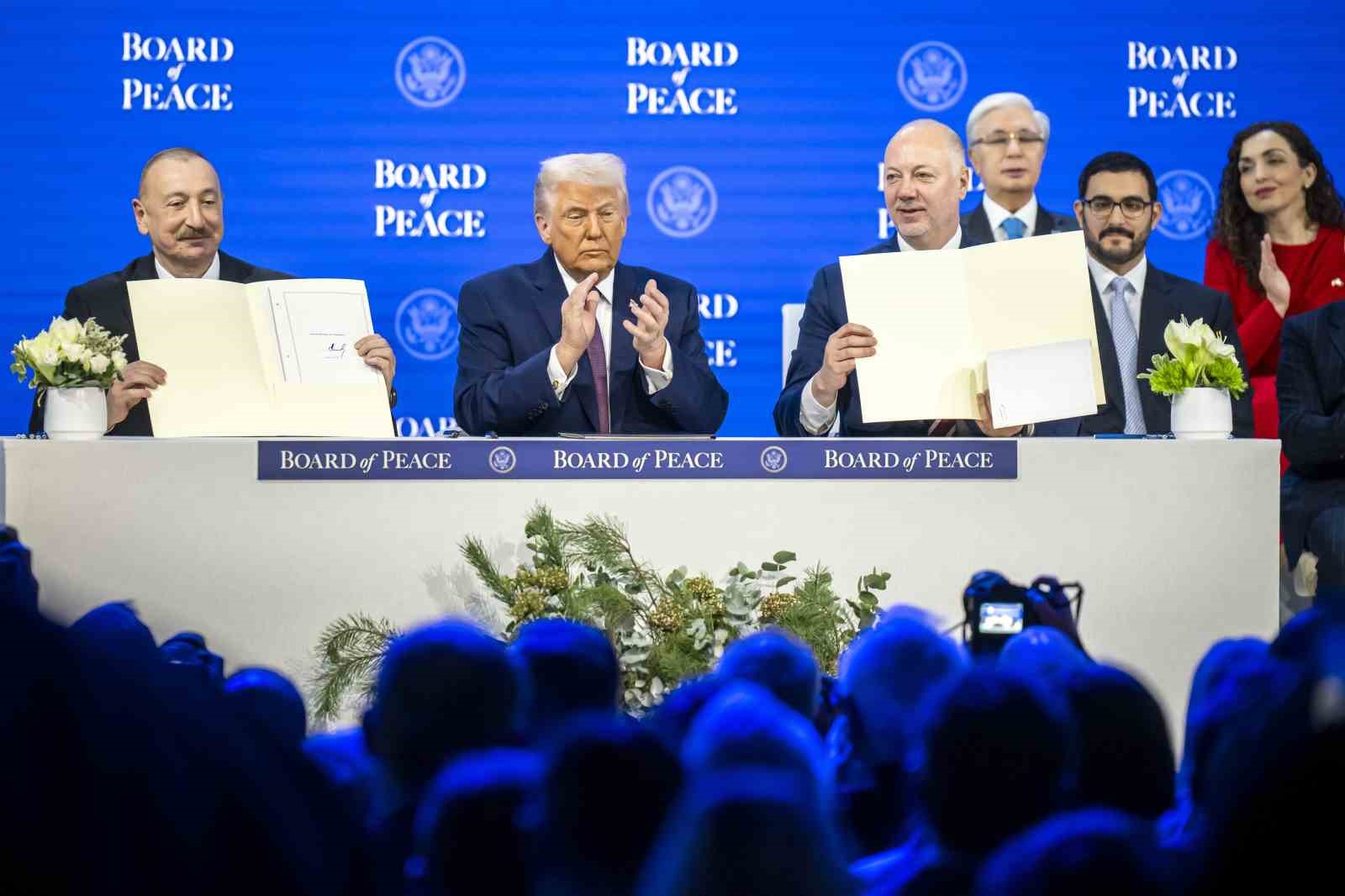 trumpin kurdugu baris kurulunun kurulus sozlesmesi davosta imzalandi 5 lich65dn