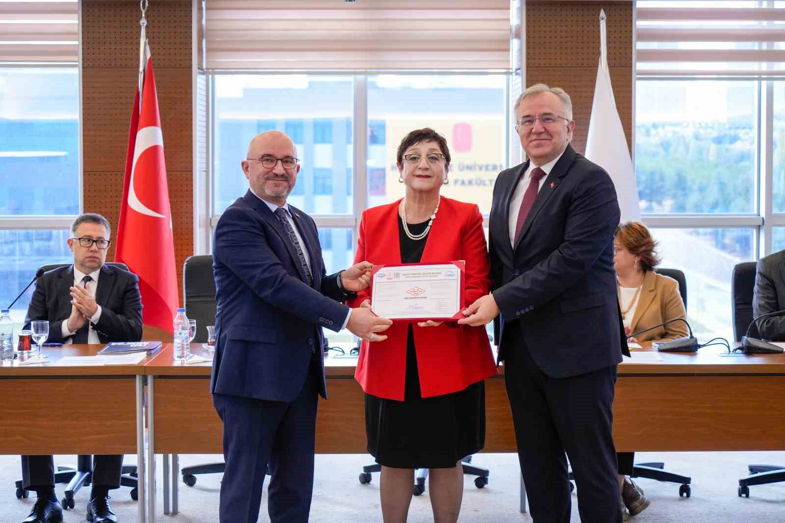 TSE’den Hacettepe Üniversitesi Eğitim Fakültesine Kalite Yönetim Sistemi Belgesi 4 tseden hacettepe universitesi egitim fakultesine kalite yonetim sistemi belgesi 0 HXltmvcW