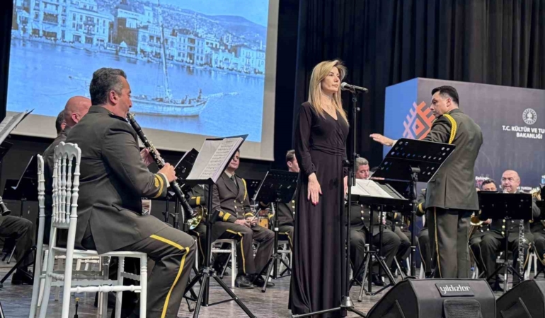 tsk-armoni-mizikasi-komutanligi-mardinde-konser-verdi-HTgBB1Oc.jpg