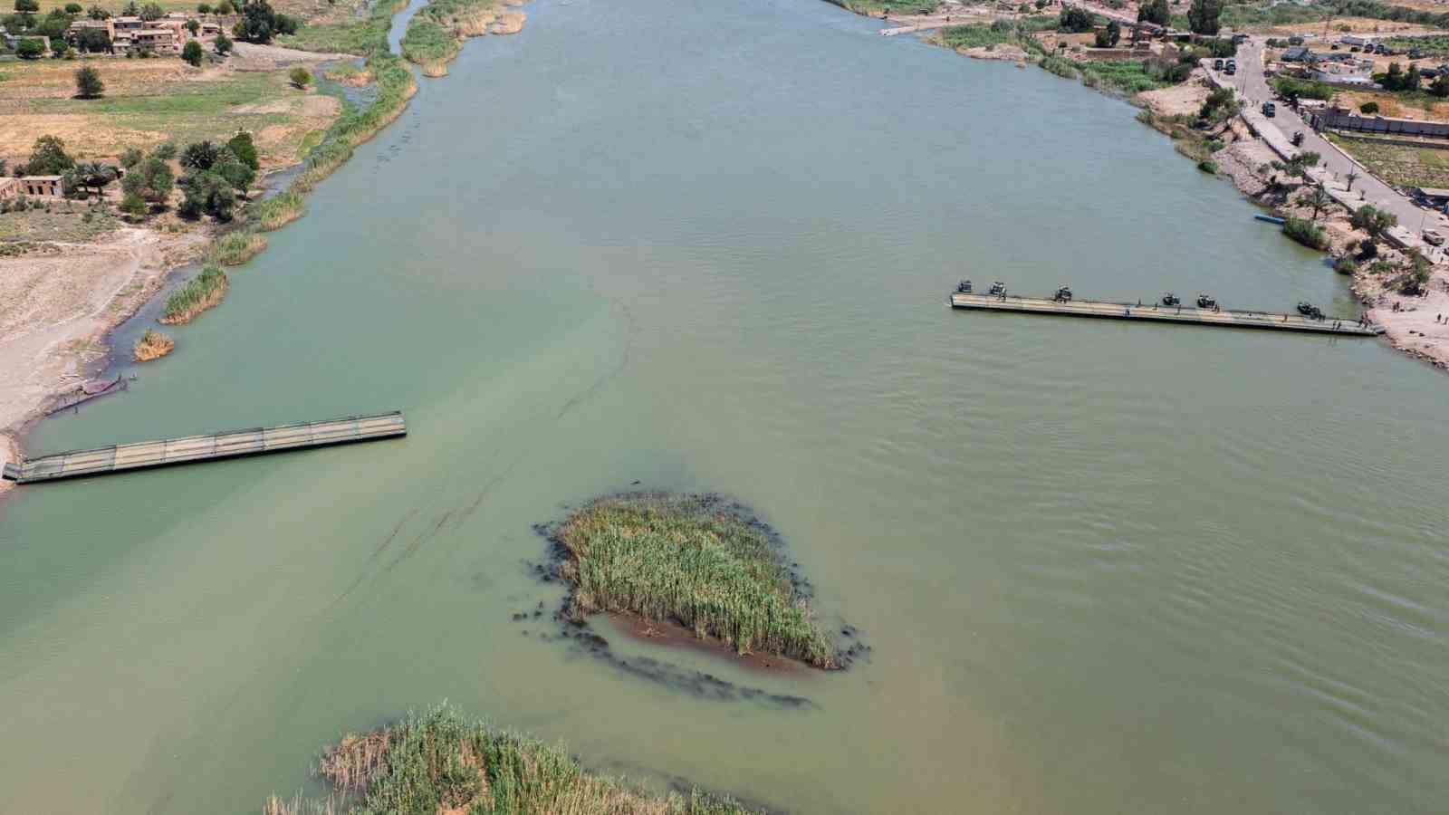 TSK ve Suriye ordusu, Fırat Nehri üzerinde yüzer köprü inşa etti 4 tsk ve suriye ordusu firat nehri uzerinde yuzer kopru insa etti 0 B5SmF3Ac