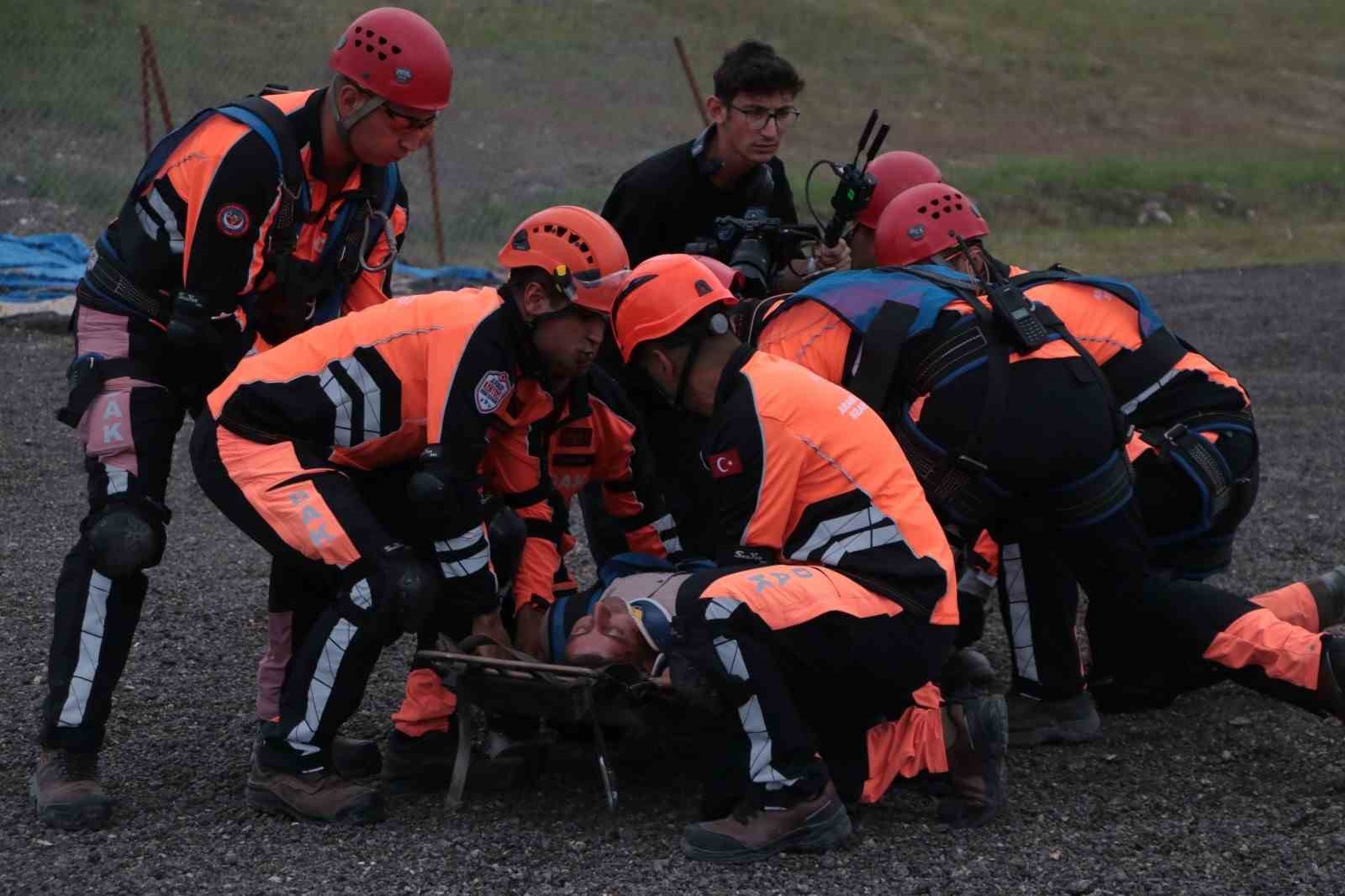 tskdan insani yardim tatbikati 2026da gercegini aratmayan deprem senaryosu 4 fTSH8Srv