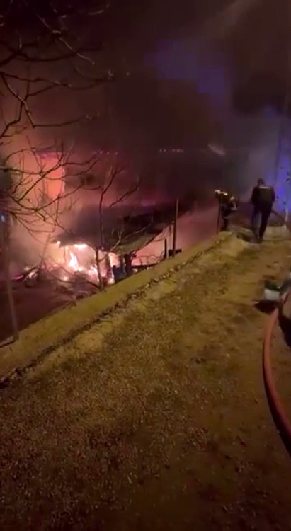 tufanbeylide cikan yanginda ev ve ahir kule dondu 0 QubHdshZ