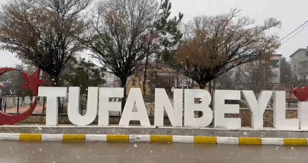 tufanbeylide kisa sureli yagan kar sevindirdi 3 U4dGpSgl
