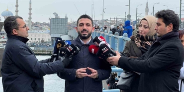 tugva-baskani-besinciden-vatandaslara-gazze-icin-galata-koprusunde-bulusalim-cagrisi-k1vLUPYm.jpg