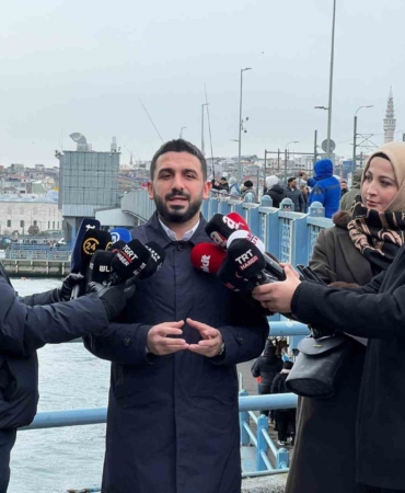 tugva-baskani-besinciden-vatandaslara-gazze-icin-galata-koprusunde-bulusalim-cagrisi-k1vLUPYm.jpg