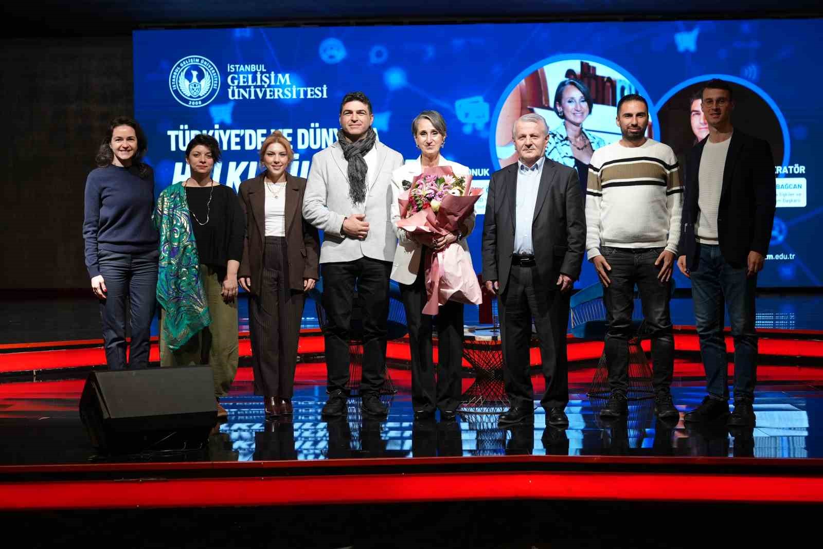 tuhid baskani ipek ozguden ozen istanbul gelisim universitesinde halkla iliskilerin gelecegini anlatti 1