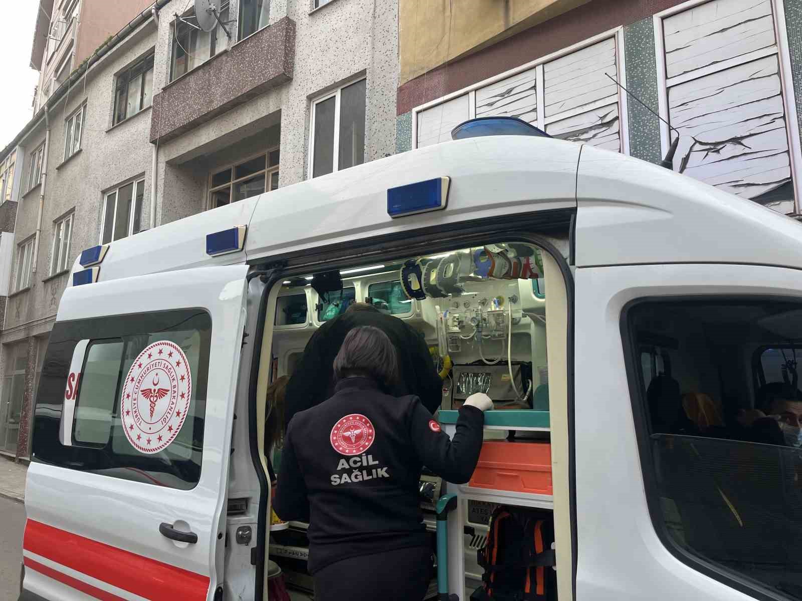 tukuruk kizdirdi birbirlerine ucan tekmeyle saldirdilar 3 WTDVwOK9