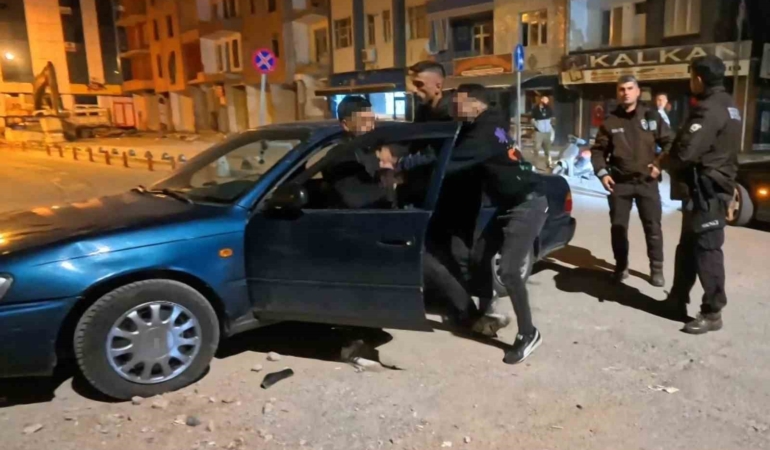 tukuruk-yuzunden-kavga-cikti-alkollu-sahsi-yakinlari-bile-sakinlestiremedi-MwbyDtHD.jpg
