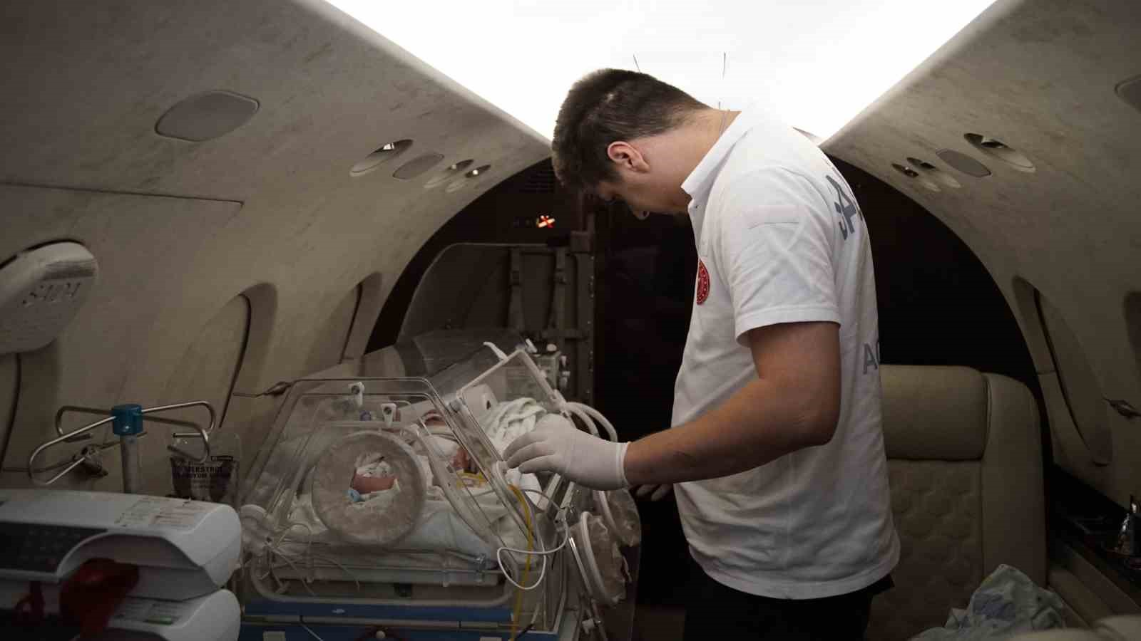 Tülin bebek, ambulans uçakla İstanbul’a sevk edildi 4 tulin bebek ambulans ucakla istanbula sevk edildi 0 kgc5uRQU