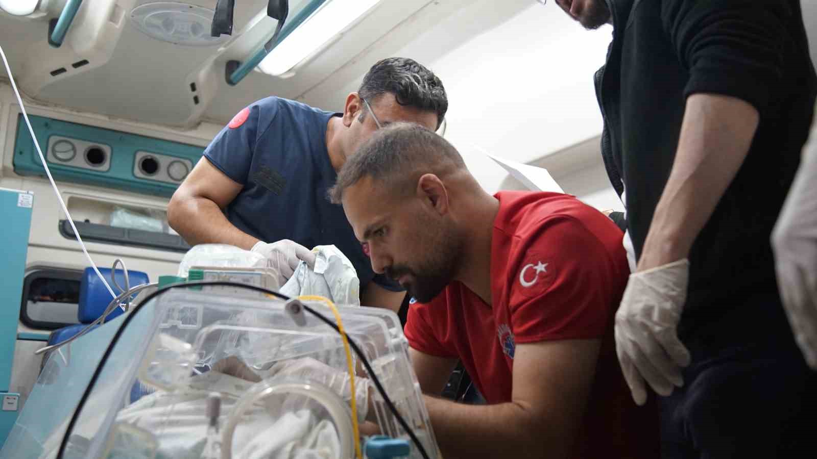 Tülin bebek, ambulans uçakla İstanbul’a sevk edildi 7 tulin bebek ambulans ucakla istanbula sevk edildi 3 FY75K9vk