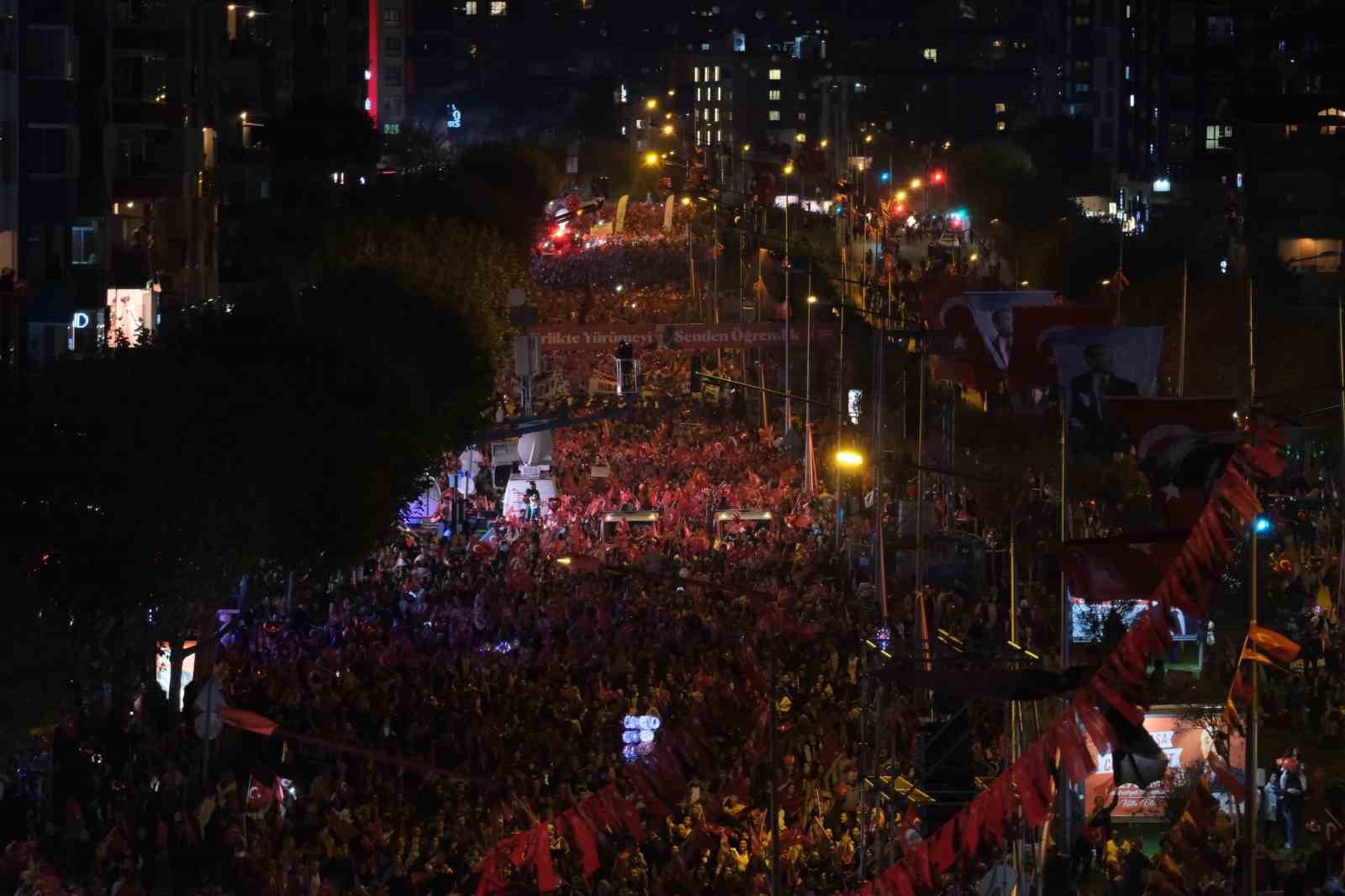tum cumhuriyet sevdalilari fatih sultan mehmet bulvarinda bulusacak 0