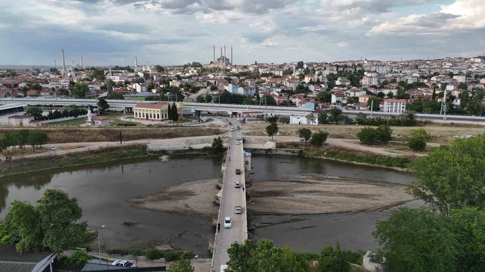 tunca nehri alarm veriyor sular cekildi kirlilik gun yuzune cikti 2 swGGYO9j