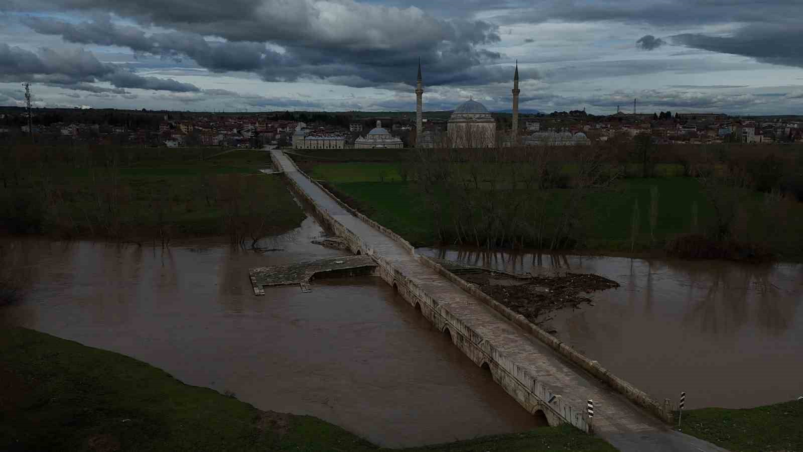 tunca nehri alarm veriyor tarim arazileri sular atinda kaldi 0