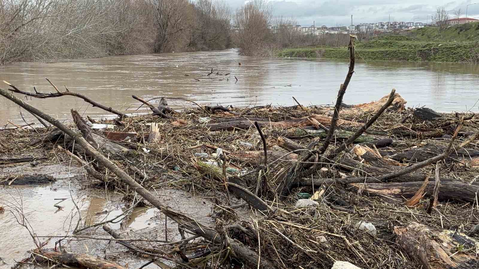tunca nehri alarm veriyor tarim arazileri sular atinda kaldi 8 74W1uMRy