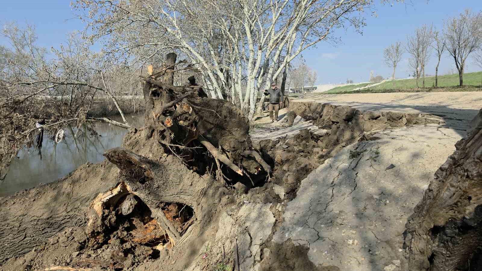 tunca nehri kiyisinda toprak kaymasi 9 yil sonra gelen taskinlar zemini etkiledi 4 eEmb7EAe