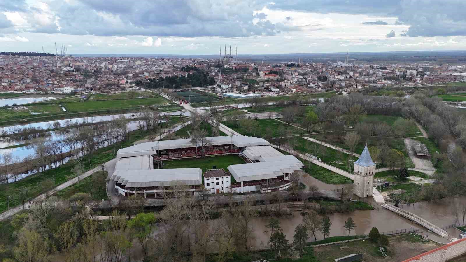 tunca nehri tasti sarayici havadan goruntulendi 10 FAaiJihh
