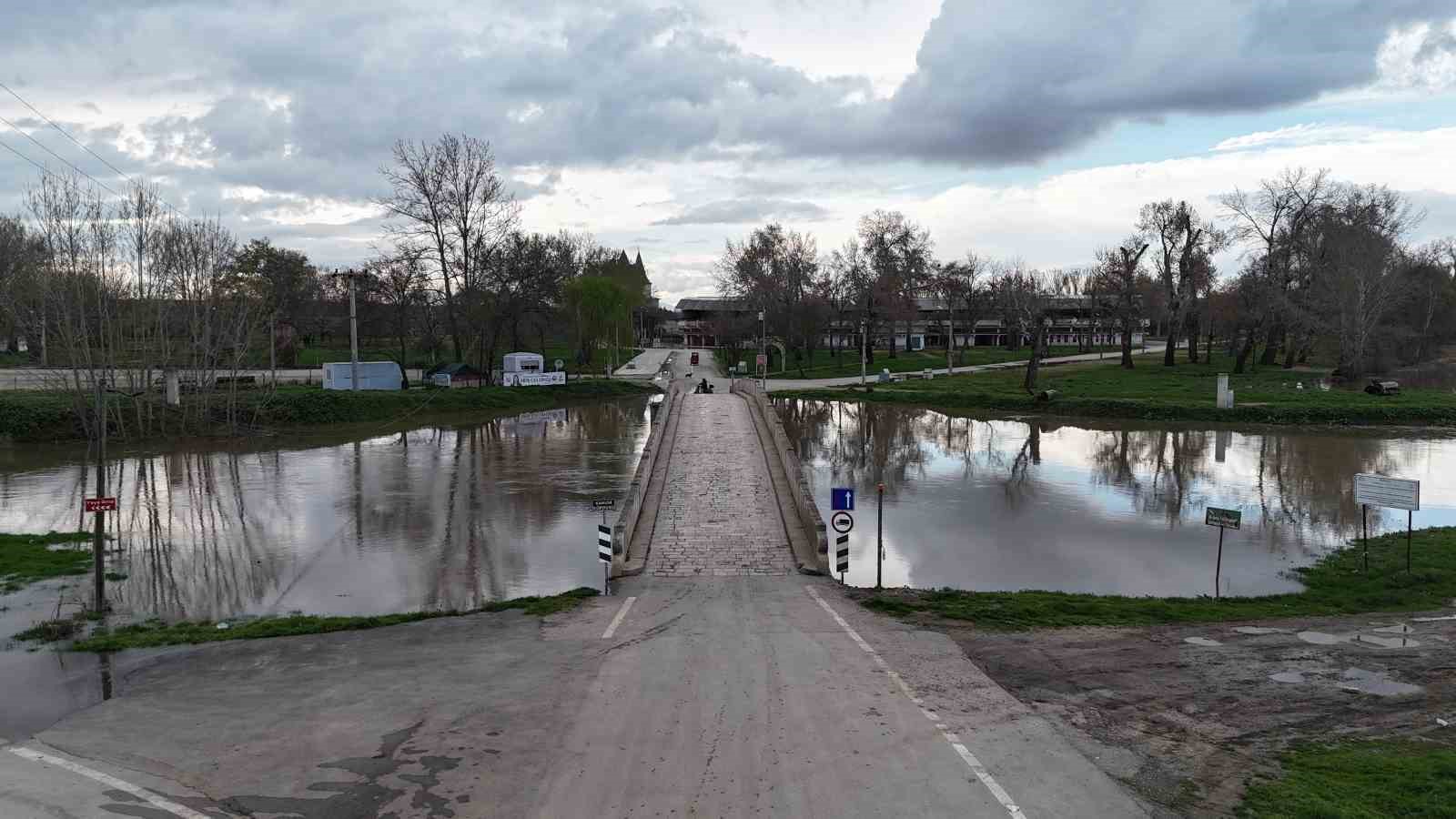 tunca nehri tasti sarayici havadan goruntulendi 8 Xvnuu7nR