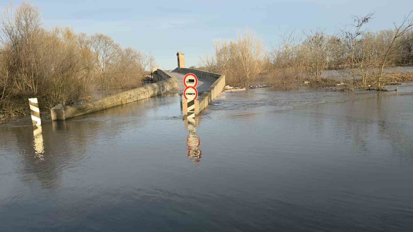 Tunca Nehri’nde turuncu alarm sürüyor, Sarayiçi’nde su yayılımı devam ediyor 5 tunca nehrinde turuncu alarm suruyor sarayicinde su yayilimi devam ediyor 1 vvrFRj6D