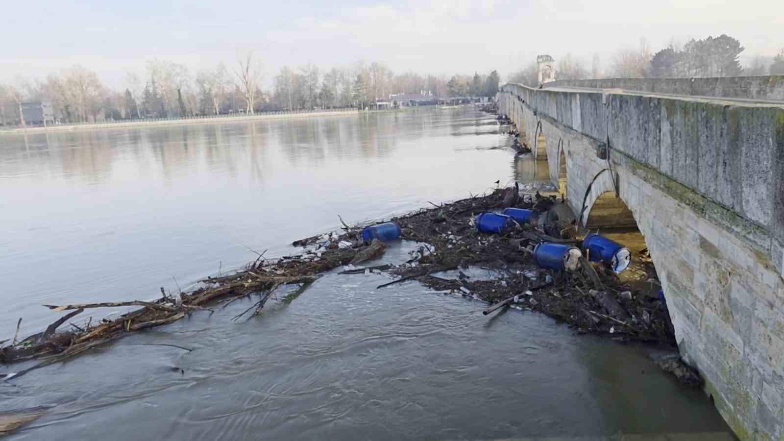 tunca ve mericte alarm seviyesi kirmizidan turuncuya dustu debiler geriledi 5 aChjUMJI