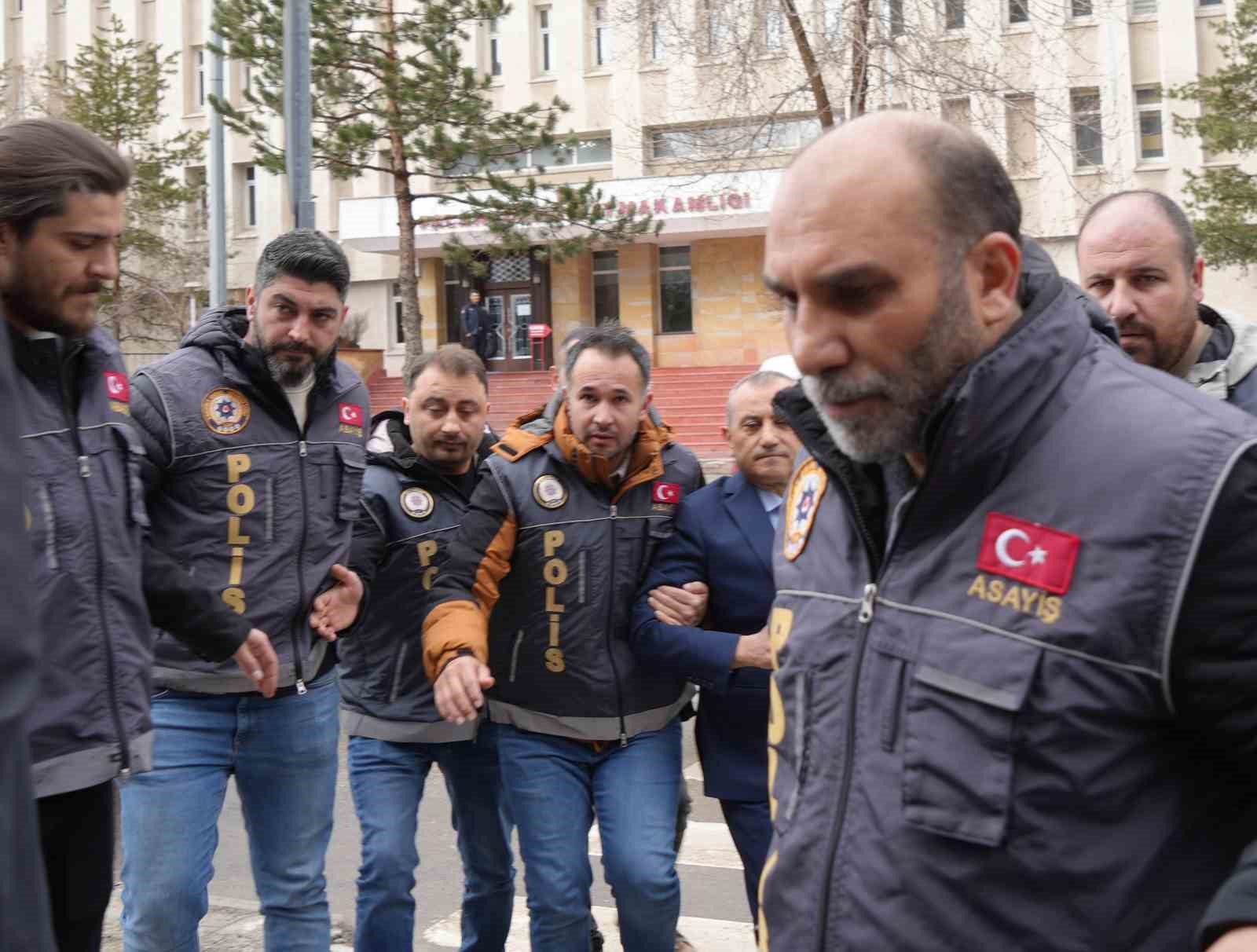 Tuncay Sonel Erzurum Adliyesi’ne sevk edildi 7 tuncay sonel erzurum adliyesine sevk edildi 3