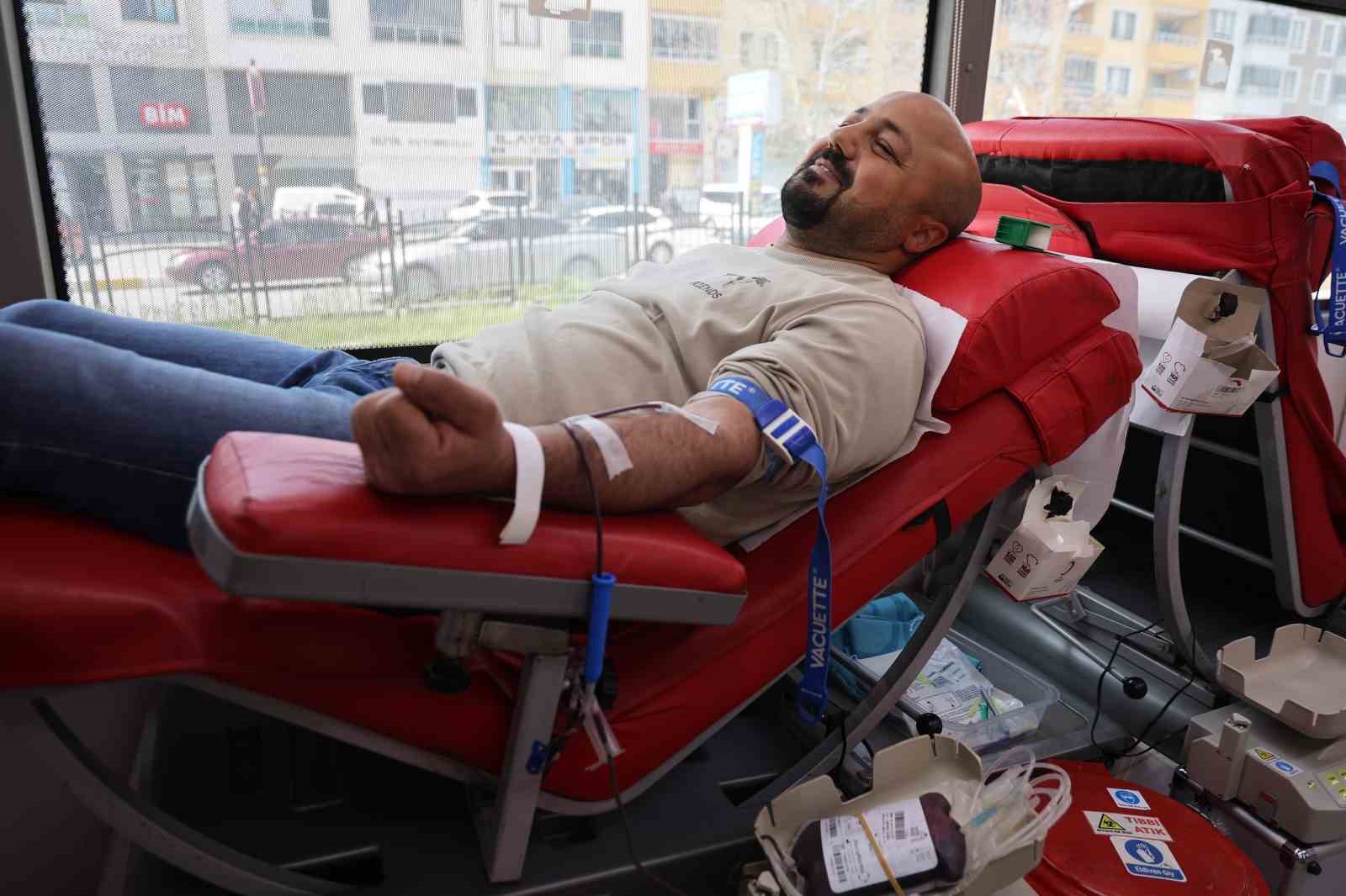 tunceli turk kizilayindan cocuklara senlik buyuklere bagis etkinligi 2 qyM72yPO